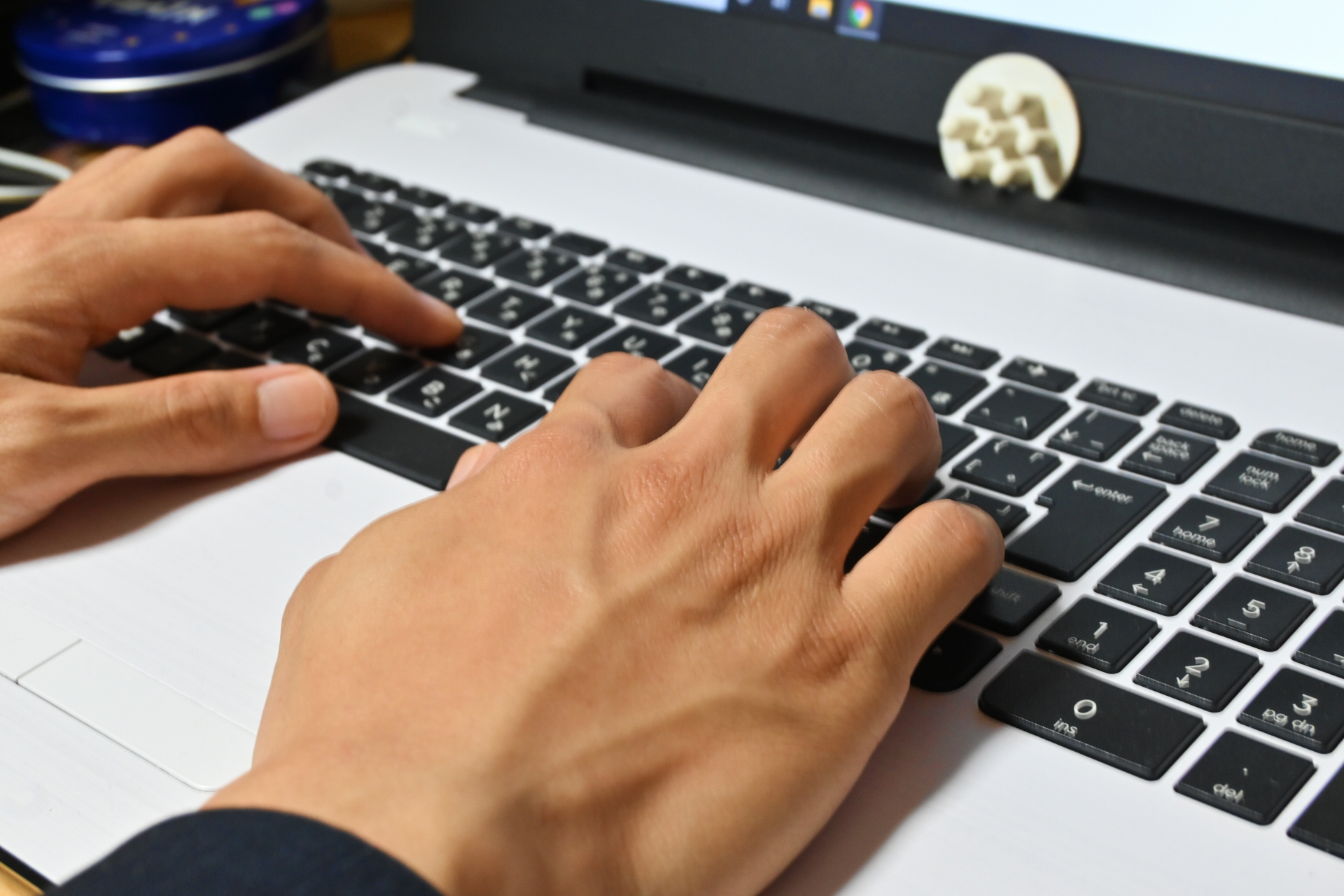 PC操作をしている人