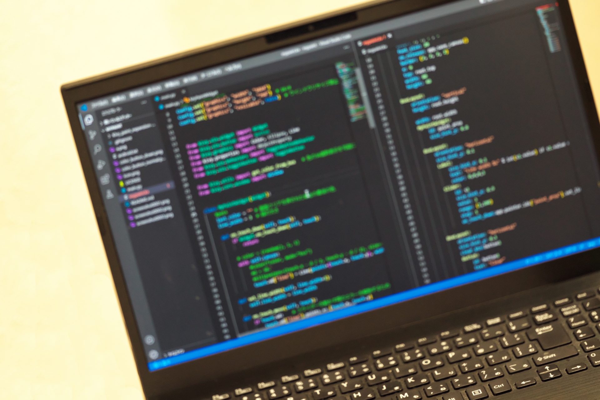 パソコンとソースコード