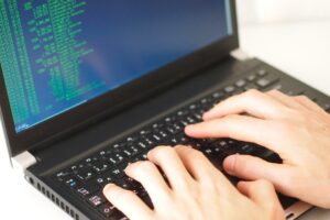 マッチングサイトの構築に必要な知識とは？構築における注意点や費用の相場も解説します